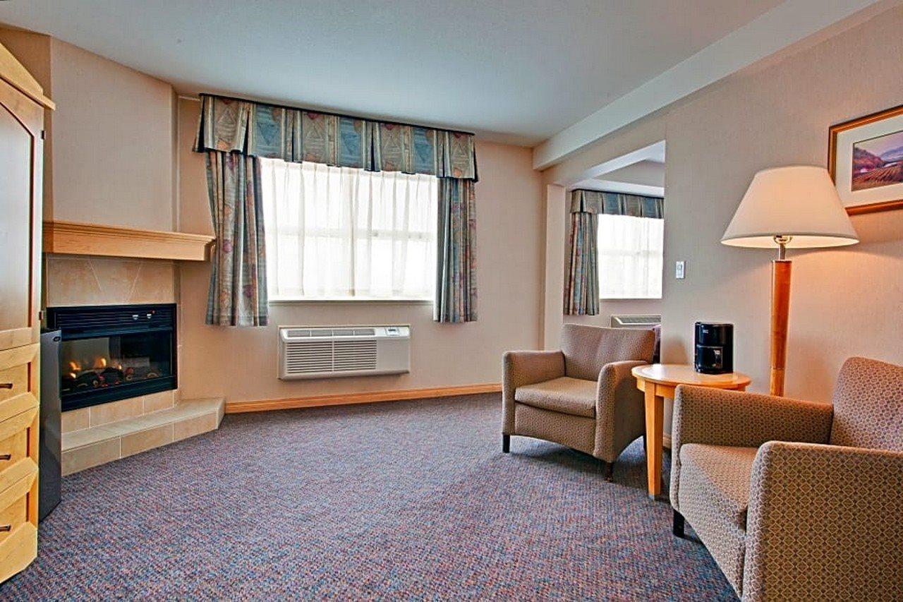 Doubletree By Hilton West Kelowna Bagian luar foto