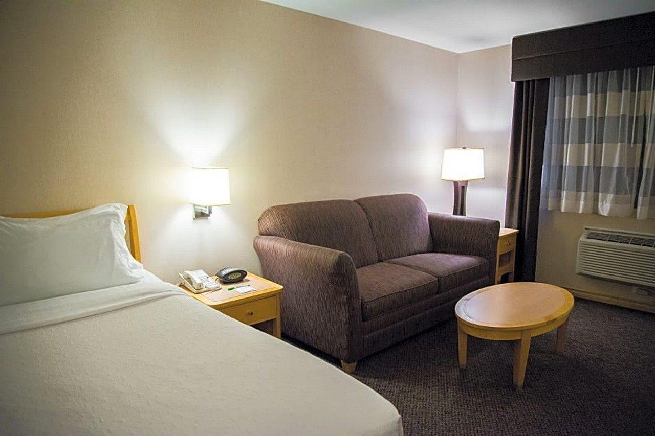 Doubletree By Hilton West Kelowna Bagian luar foto