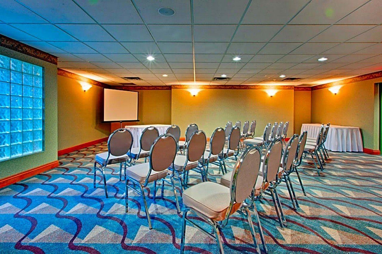 Doubletree By Hilton West Kelowna Bagian luar foto