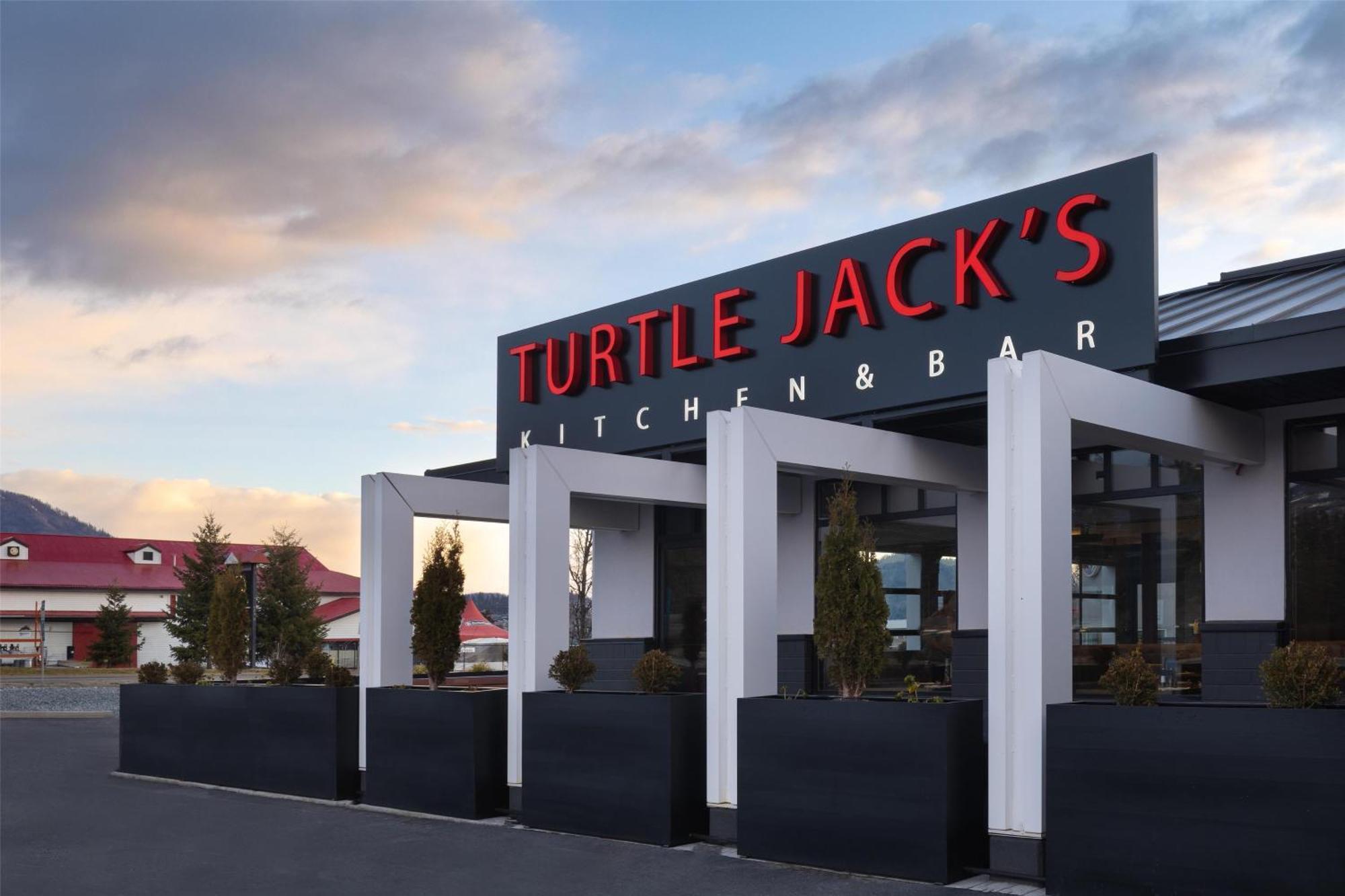 Doubletree By Hilton West Kelowna Bagian luar foto