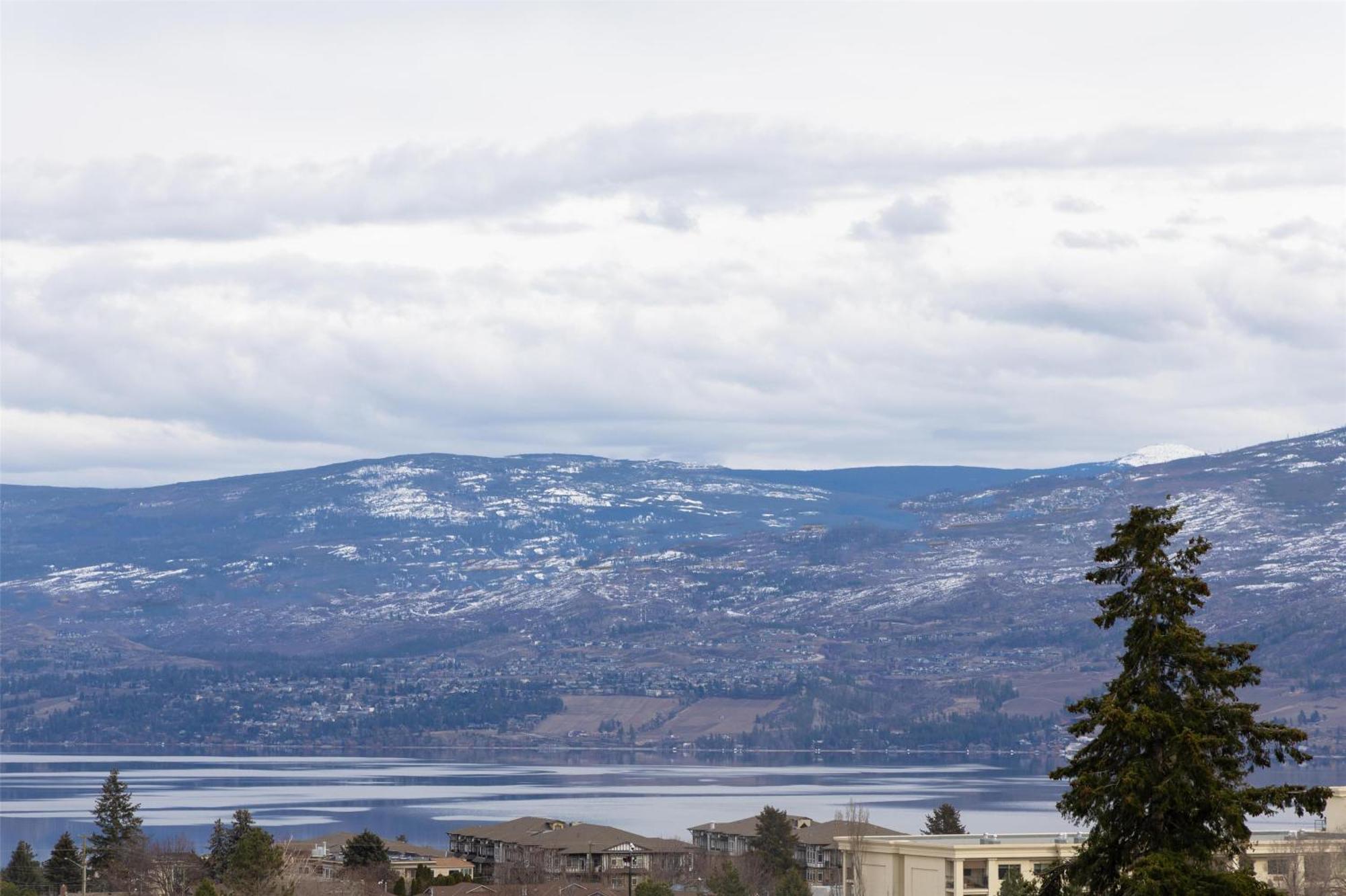 Doubletree By Hilton West Kelowna Bagian luar foto