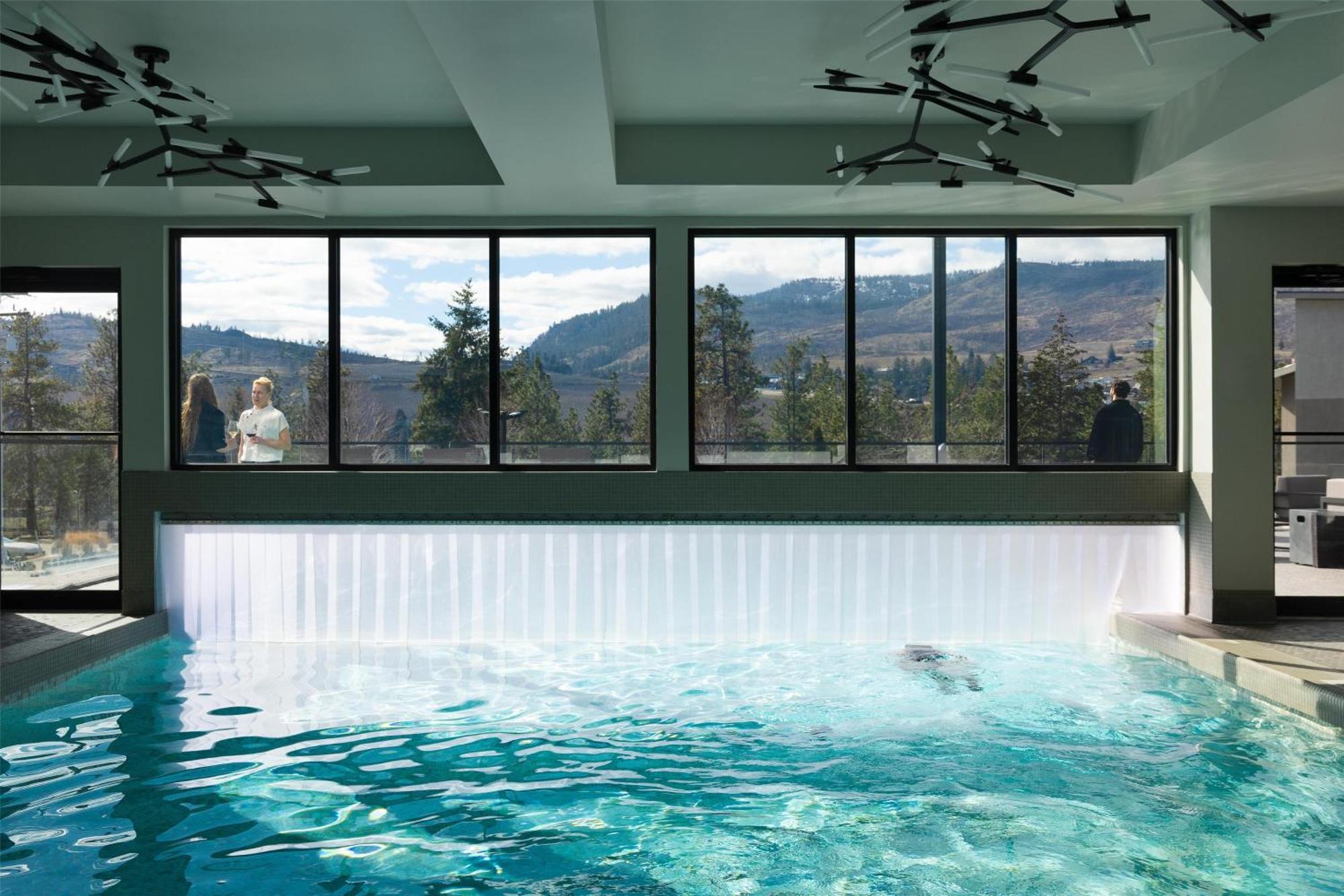 Doubletree By Hilton West Kelowna Bagian luar foto