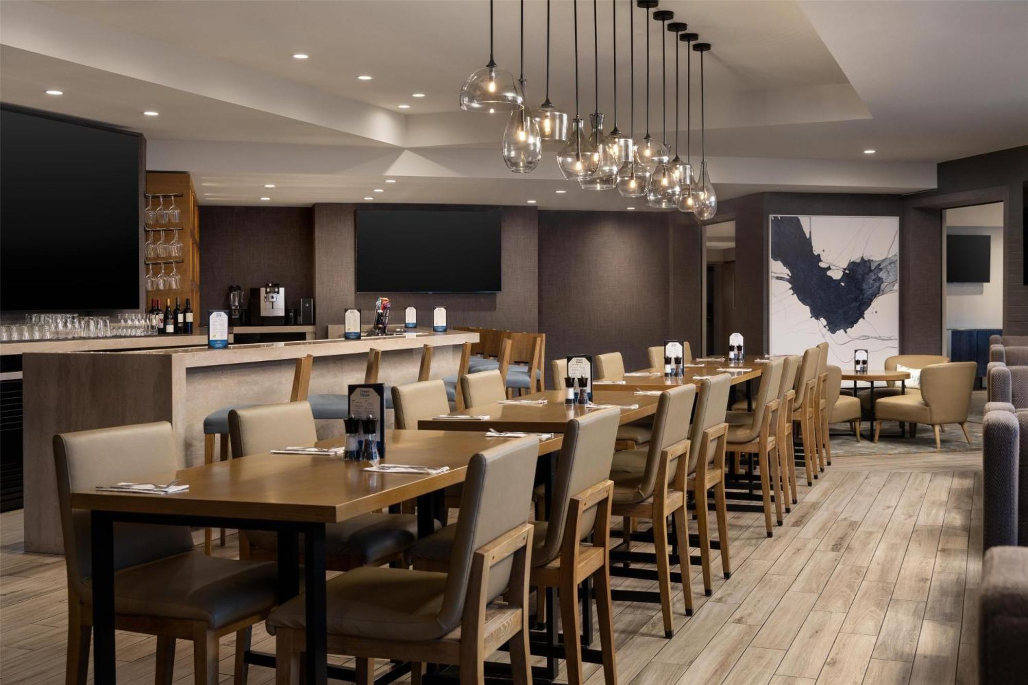 Doubletree By Hilton West Kelowna Bagian luar foto