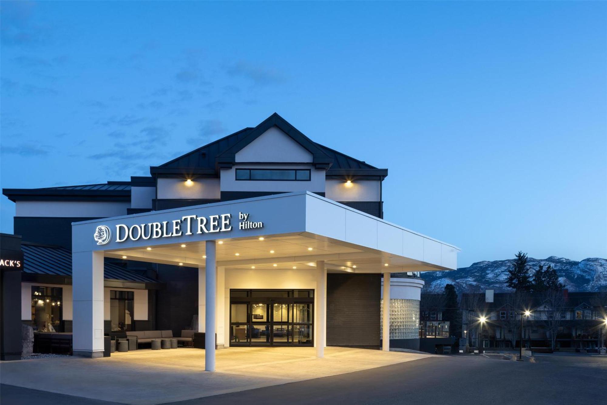 Doubletree By Hilton West Kelowna Bagian luar foto