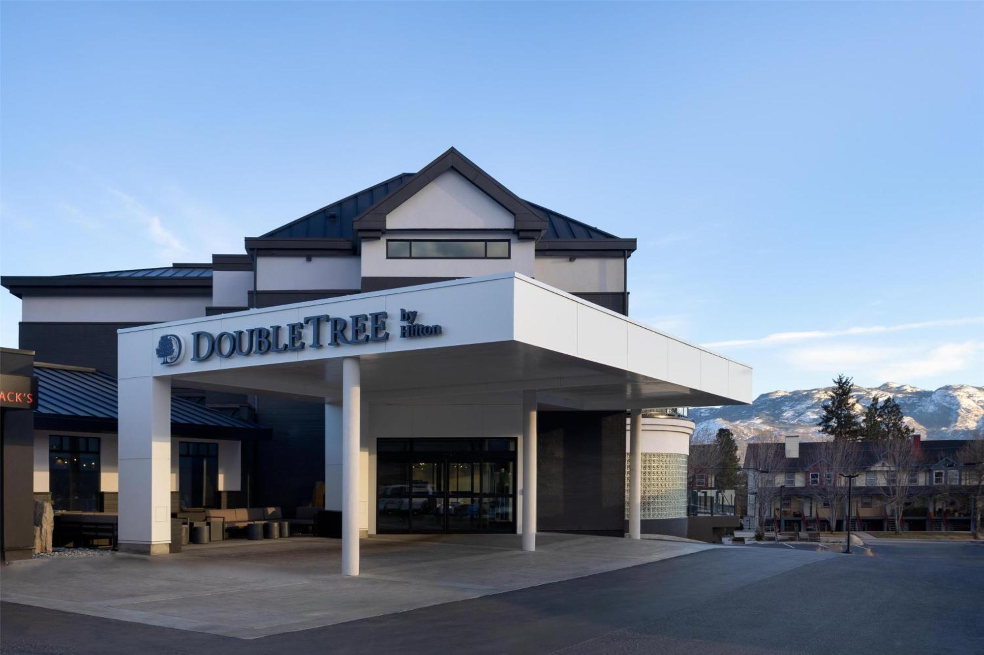 Doubletree By Hilton West Kelowna Bagian luar foto