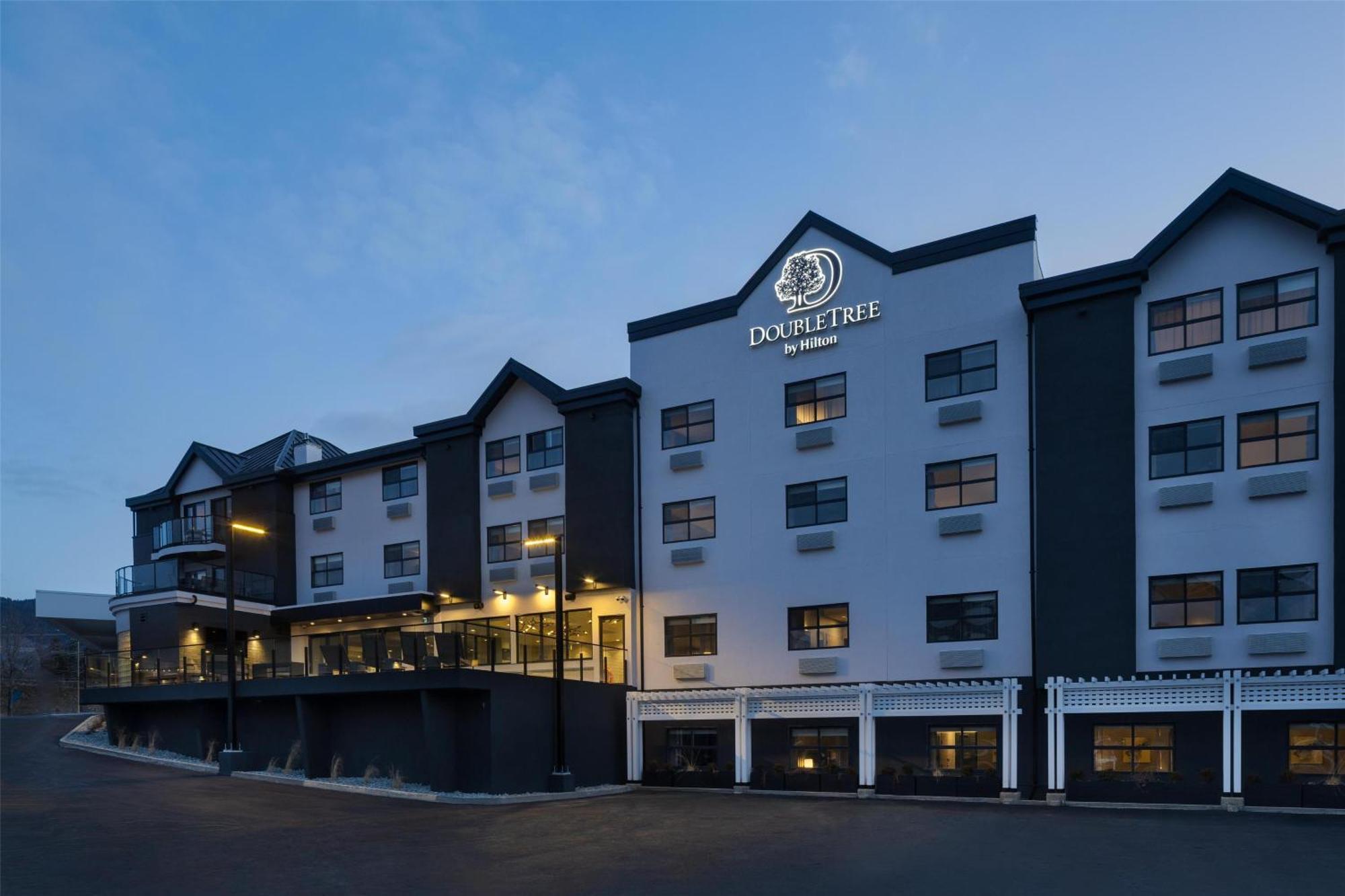 Doubletree By Hilton West Kelowna Bagian luar foto