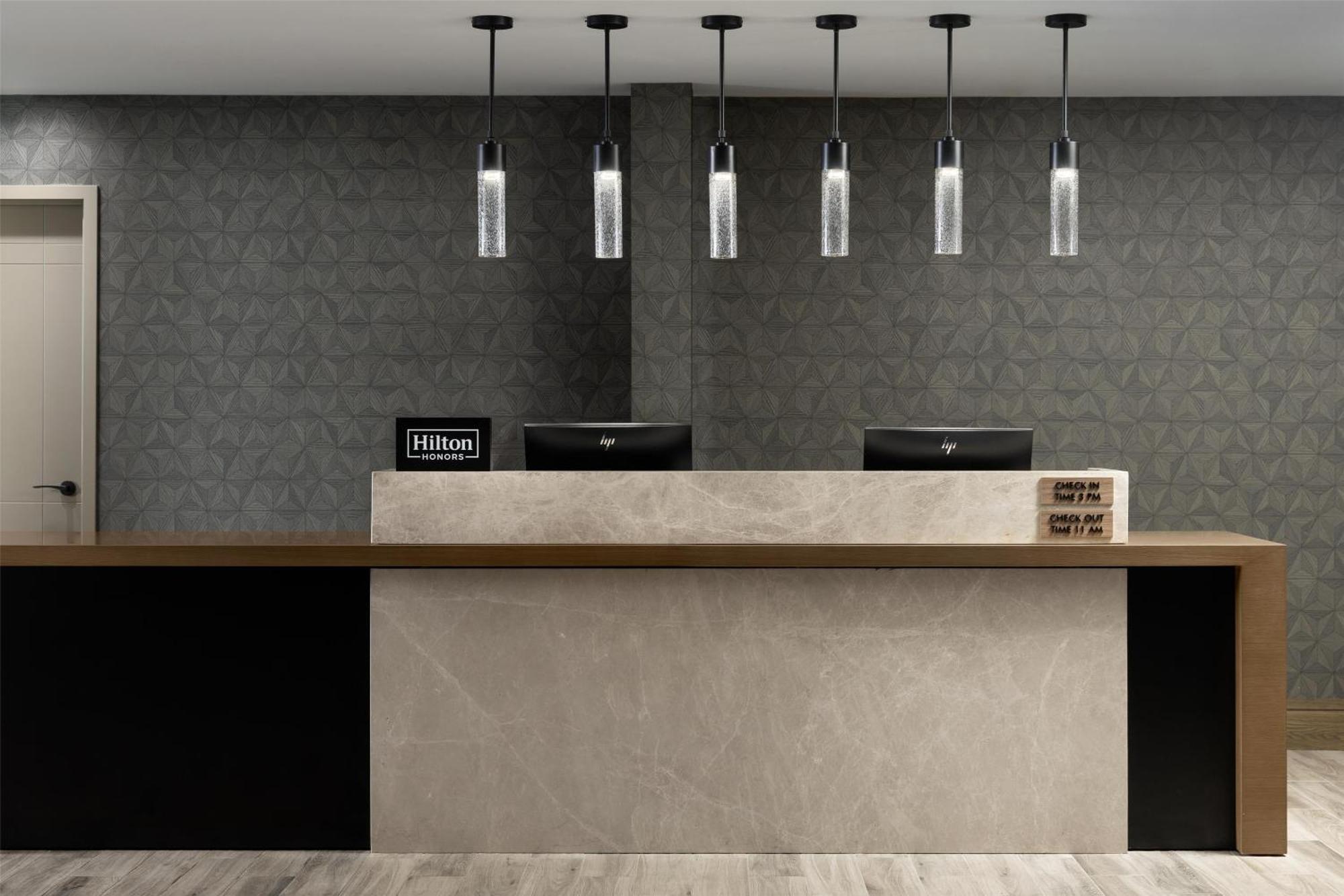 Doubletree By Hilton West Kelowna Bagian luar foto