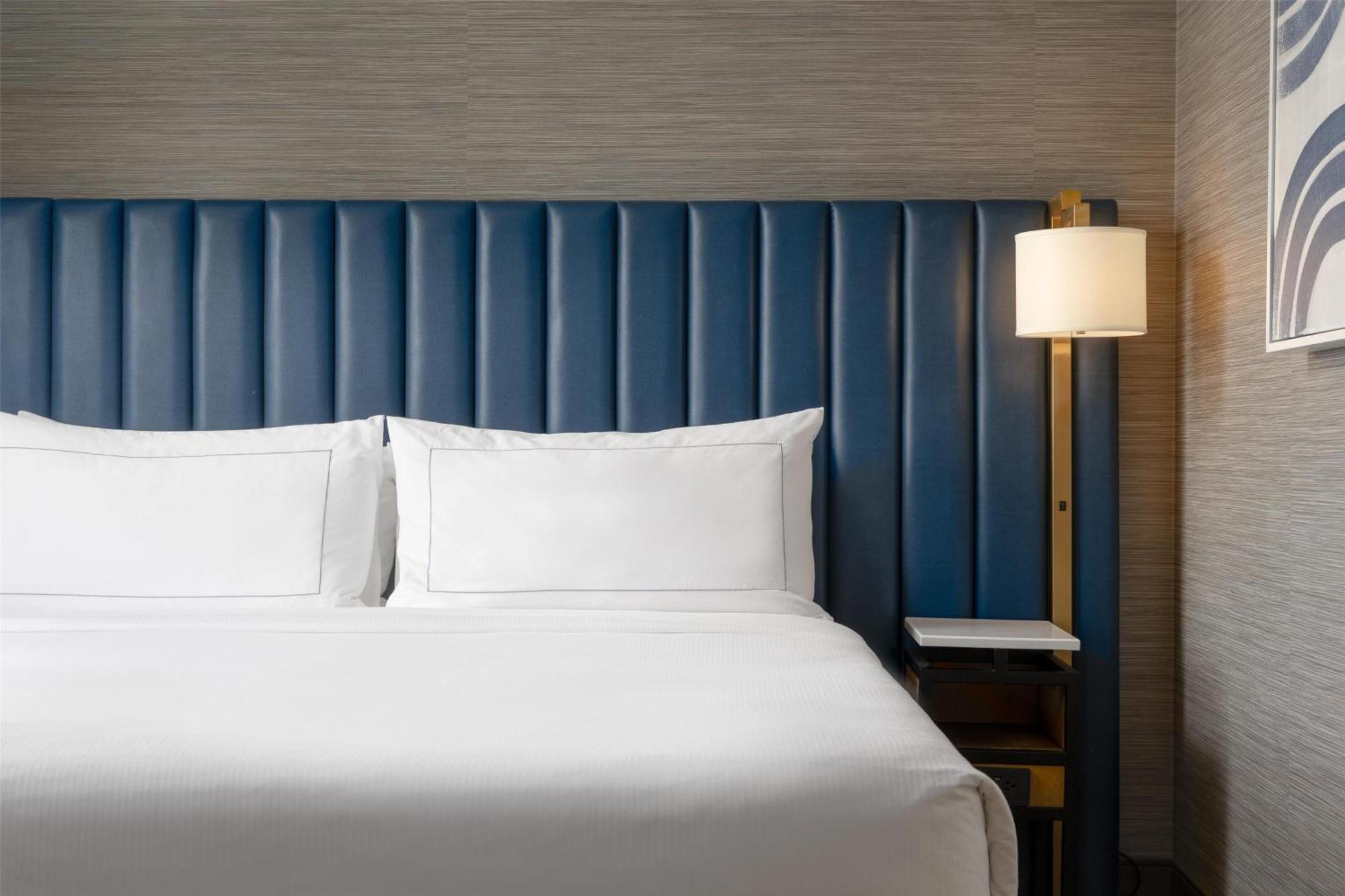 Doubletree By Hilton West Kelowna Bagian luar foto