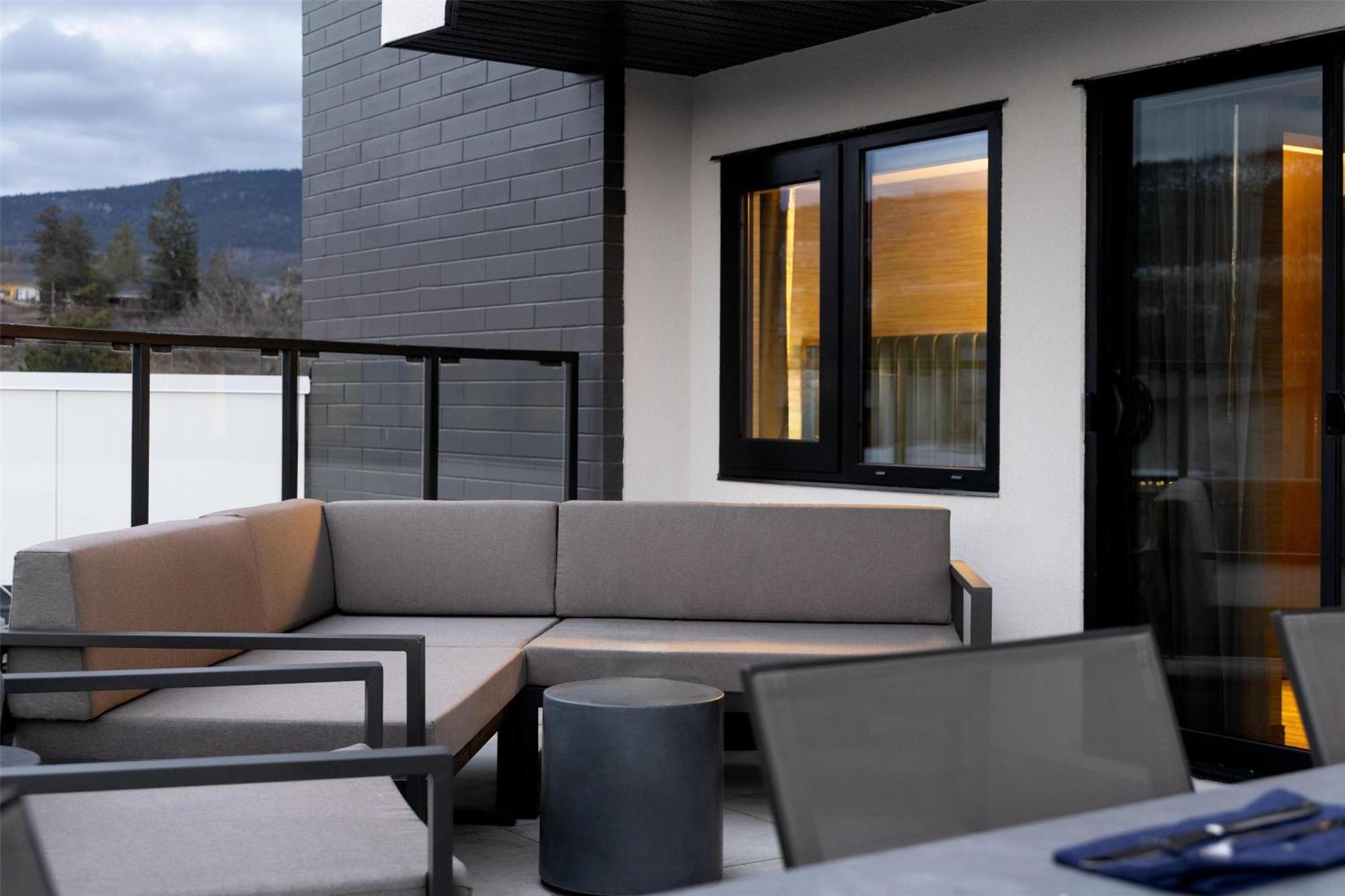 Doubletree By Hilton West Kelowna Bagian luar foto