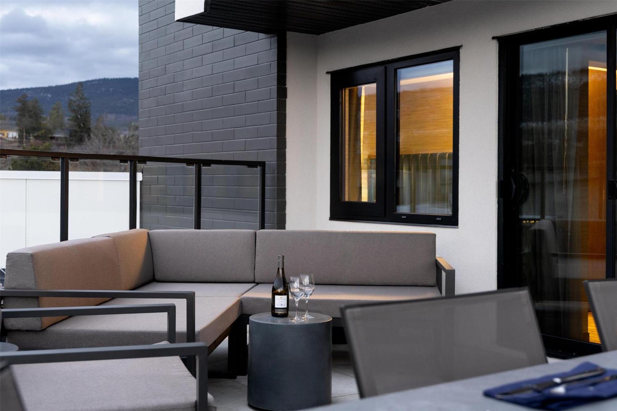 Doubletree By Hilton West Kelowna Bagian luar foto