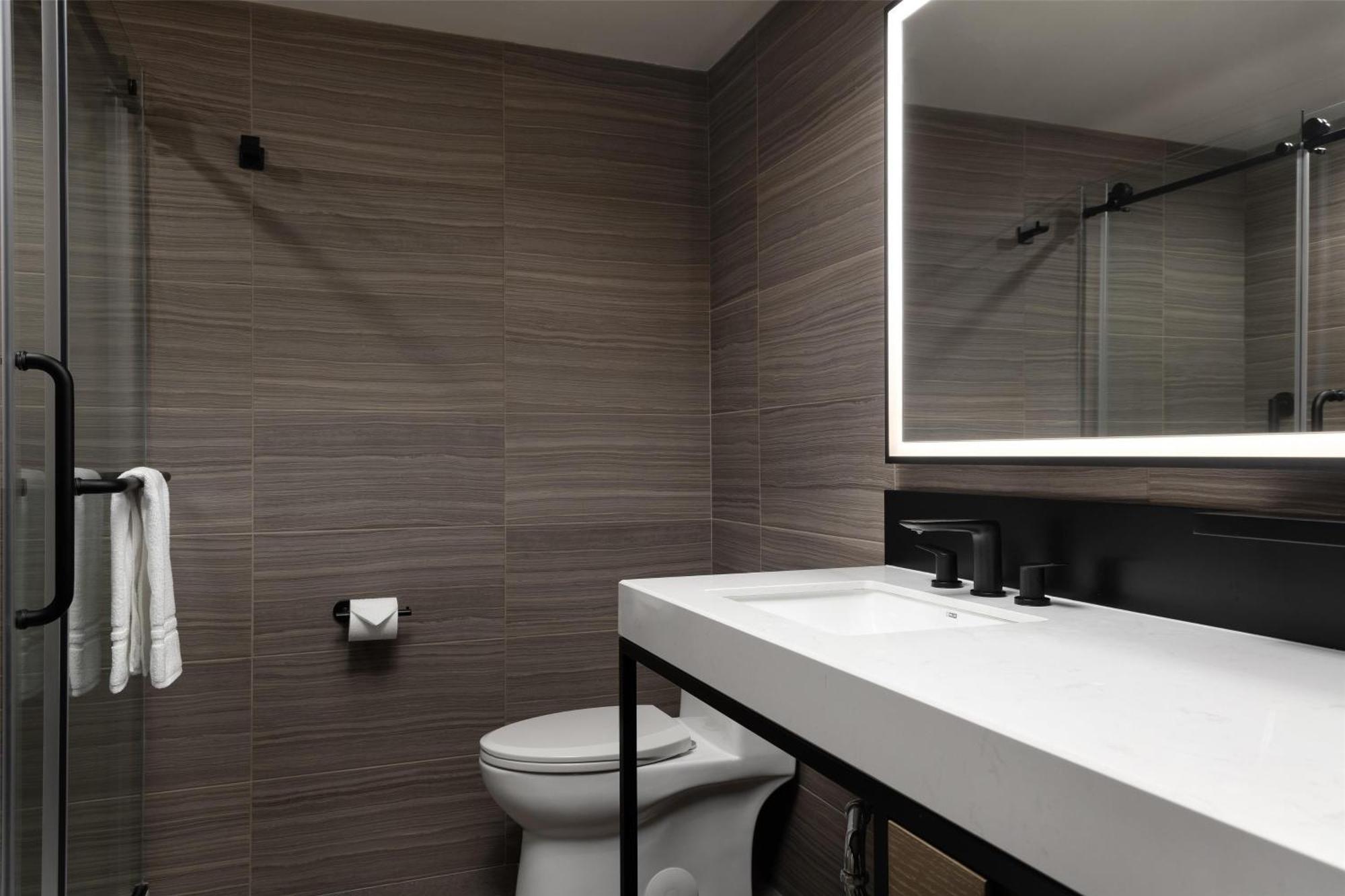 Doubletree By Hilton West Kelowna Bagian luar foto