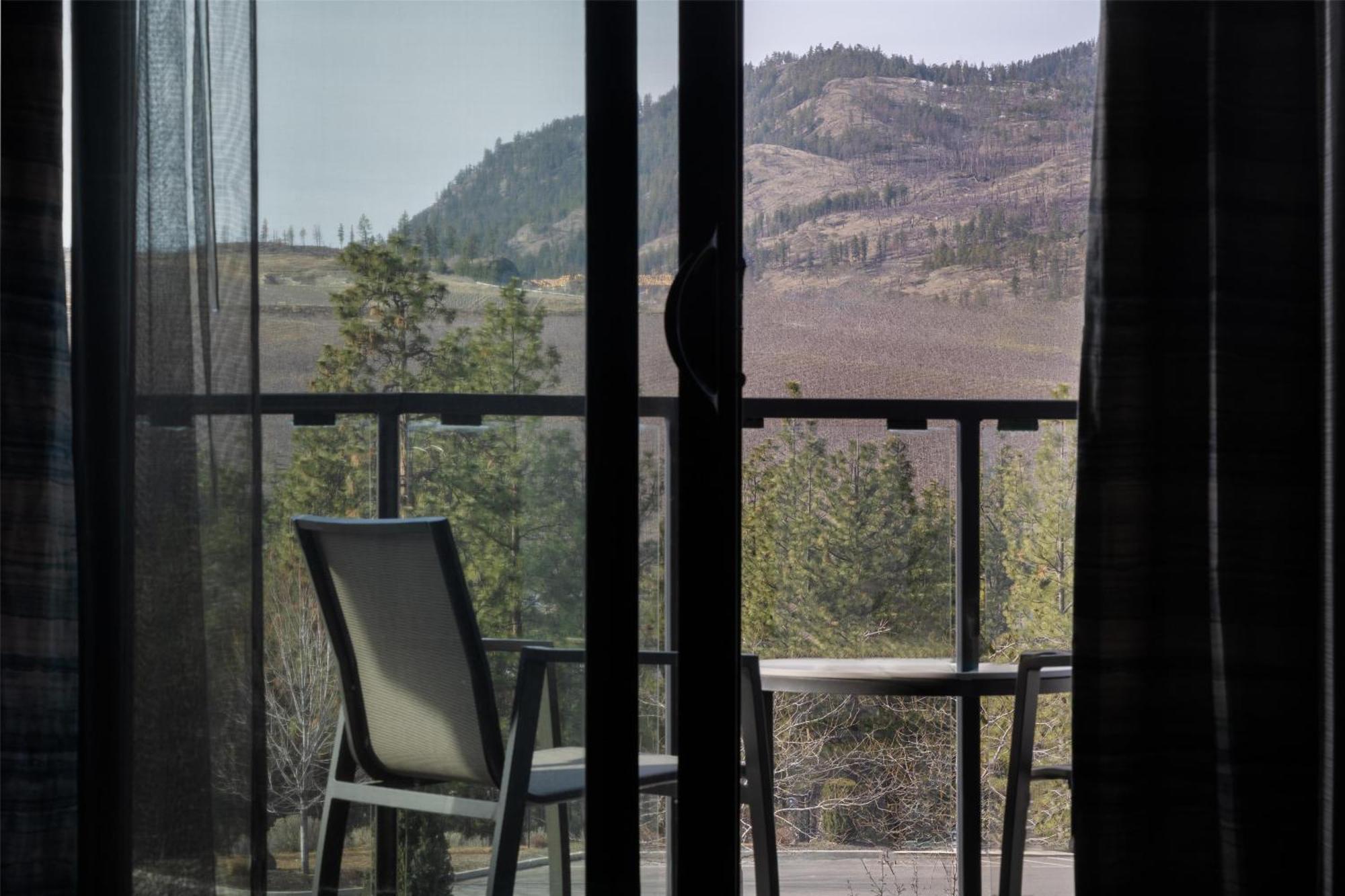 Doubletree By Hilton West Kelowna Bagian luar foto