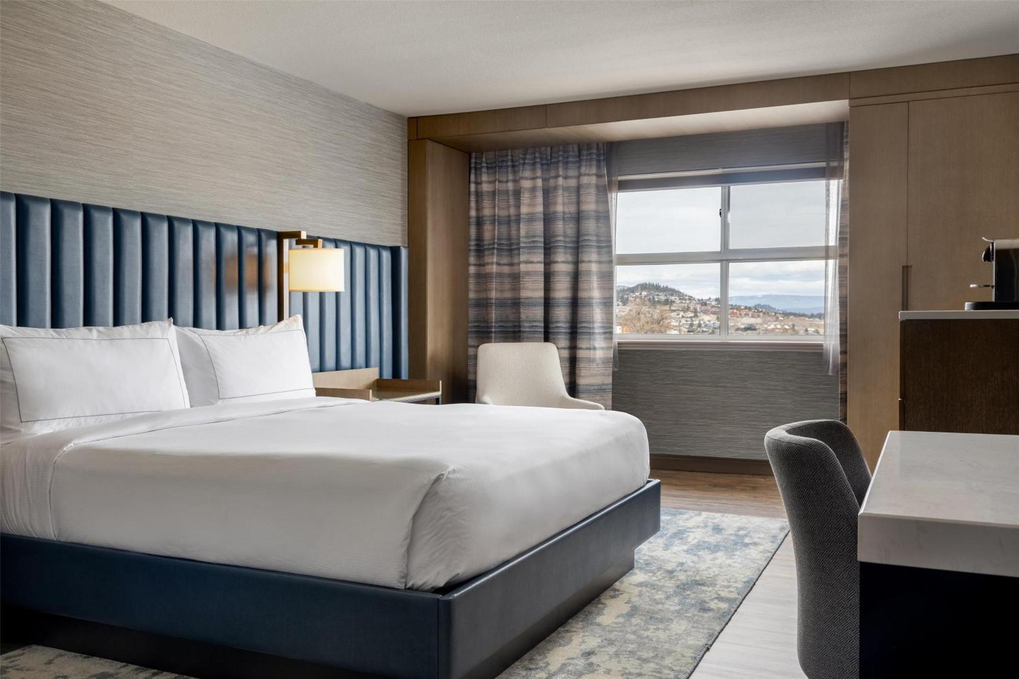 Doubletree By Hilton West Kelowna Bagian luar foto