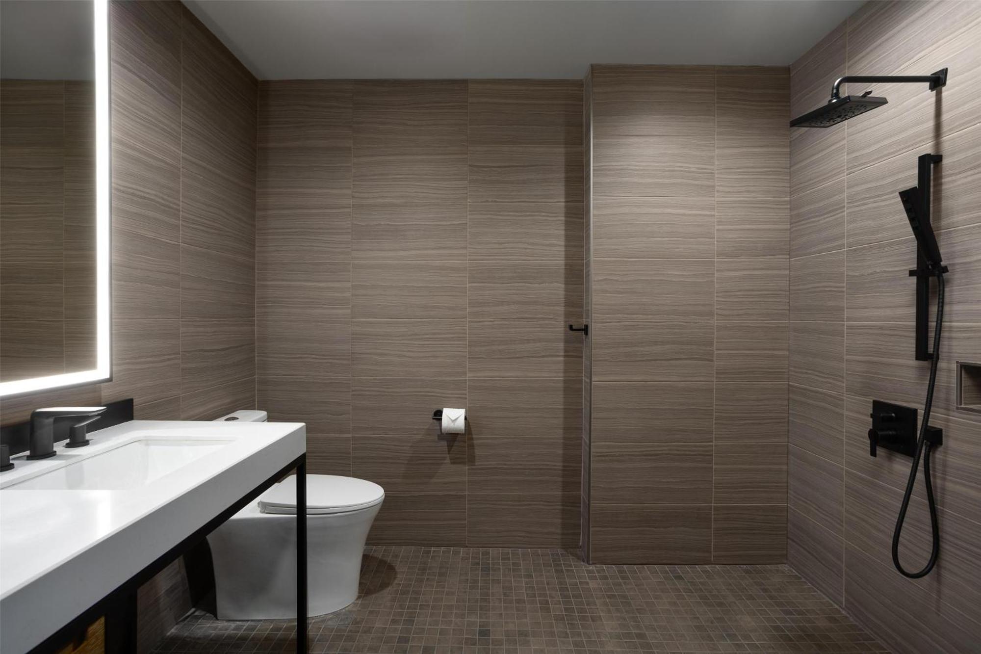 Doubletree By Hilton West Kelowna Bagian luar foto