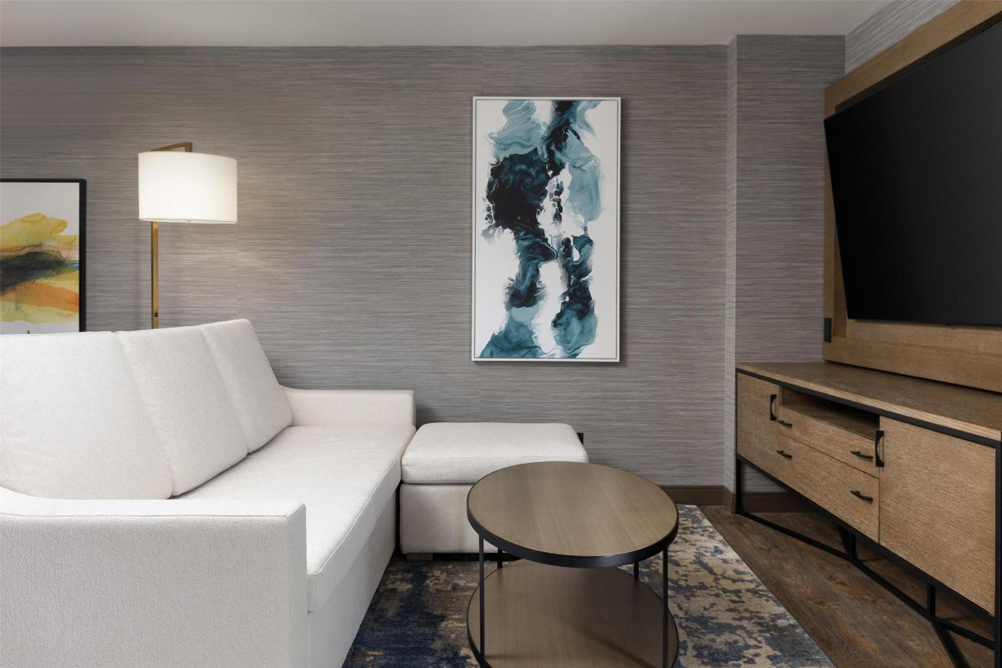 Doubletree By Hilton West Kelowna Bagian luar foto