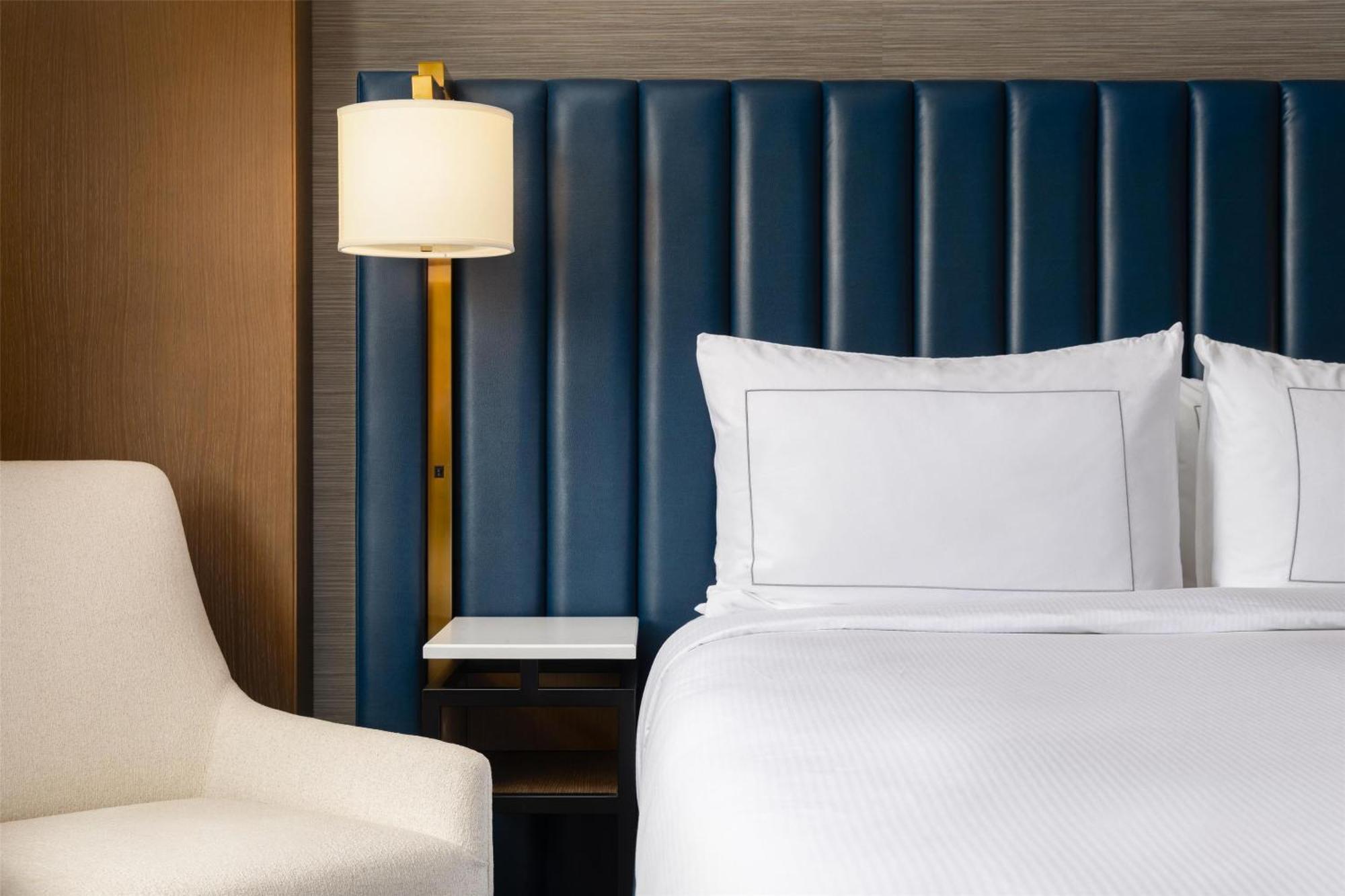 Doubletree By Hilton West Kelowna Bagian luar foto