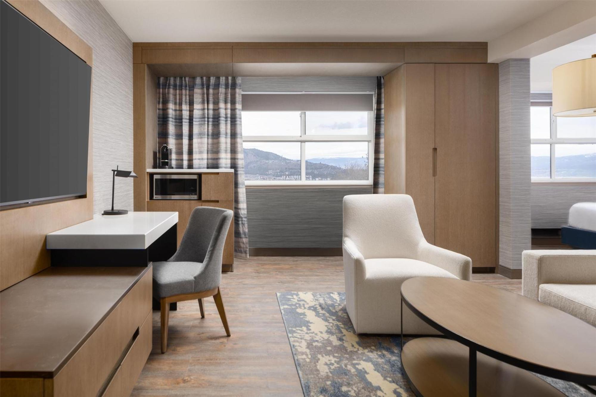 Doubletree By Hilton West Kelowna Bagian luar foto