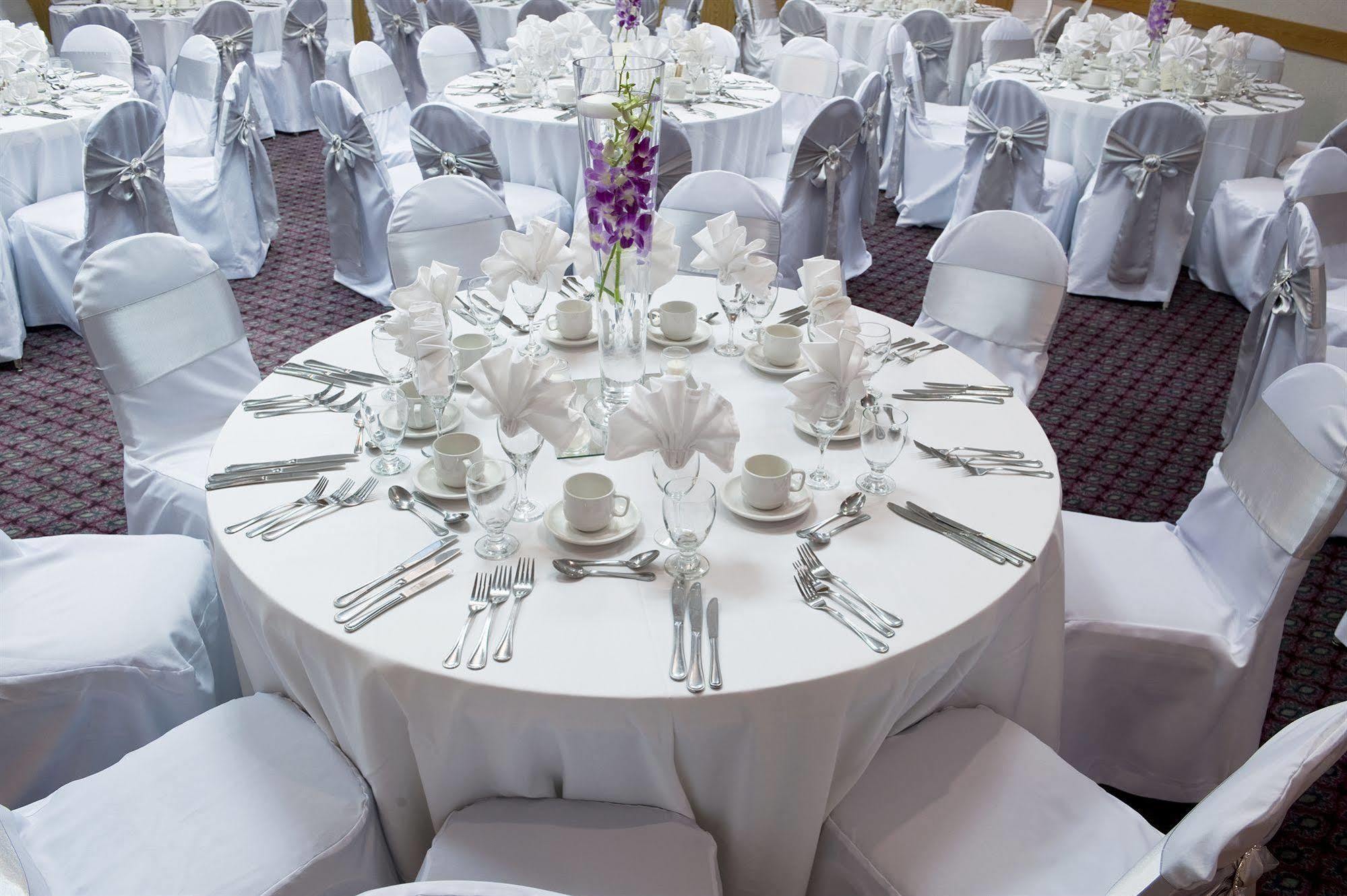 Doubletree By Hilton West Kelowna Bagian luar foto