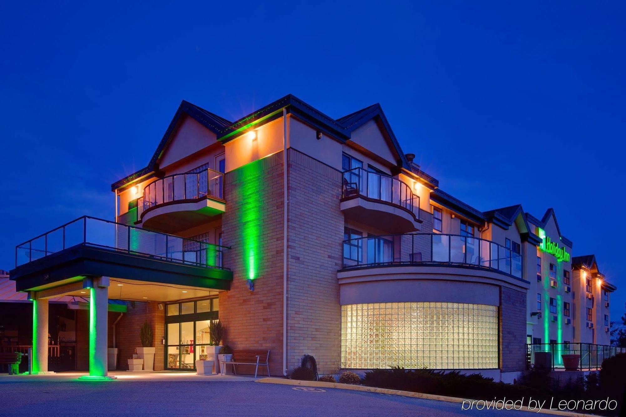Doubletree By Hilton West Kelowna Bagian luar foto