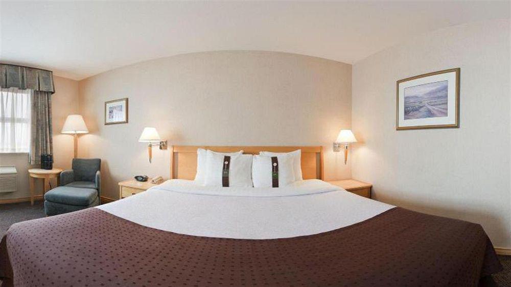 Doubletree By Hilton West Kelowna Bagian luar foto