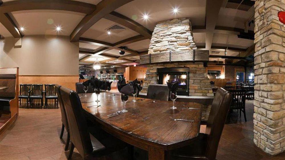 Doubletree By Hilton West Kelowna Bagian luar foto