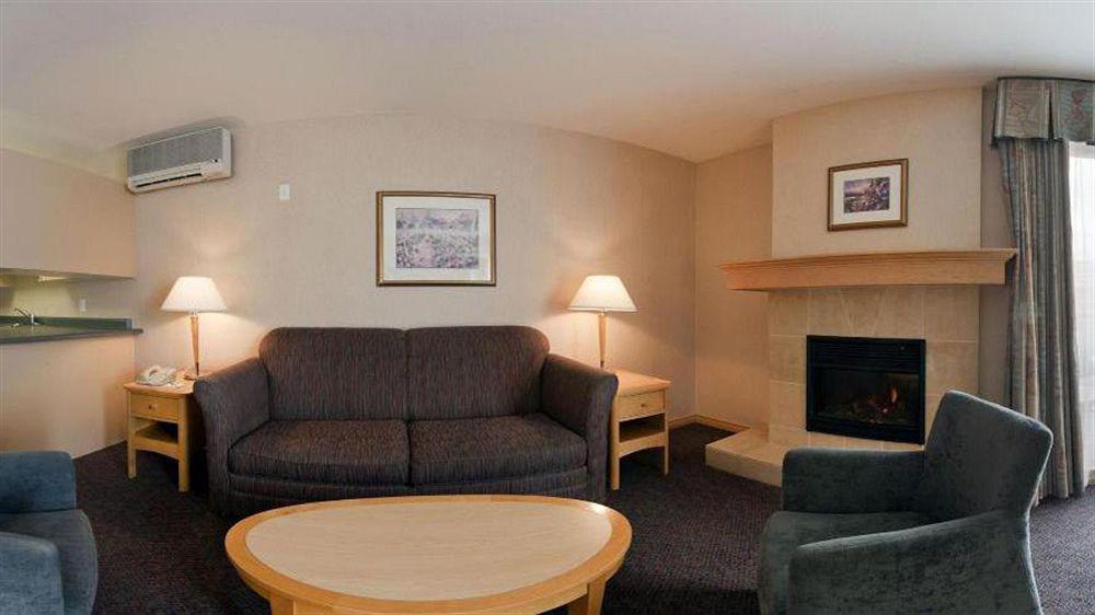 Doubletree By Hilton West Kelowna Bagian luar foto